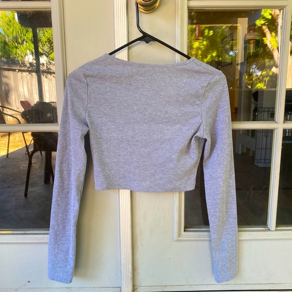 Gray long sleeve button up, cropped t-shirt - Picture 2 of 3